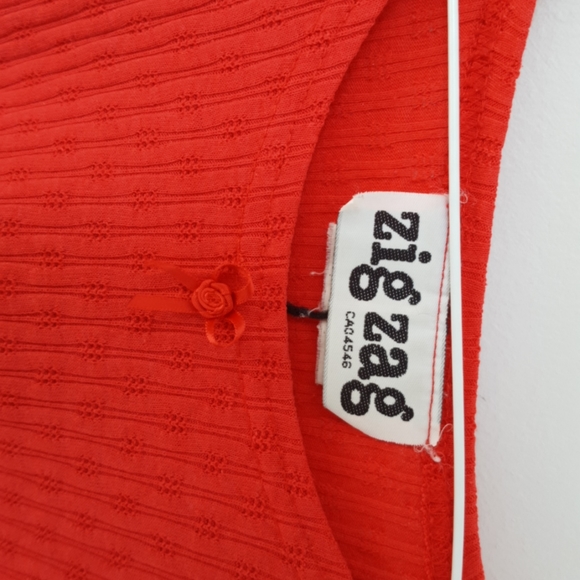 Red eyelet tshirt - Picture 3 of 4